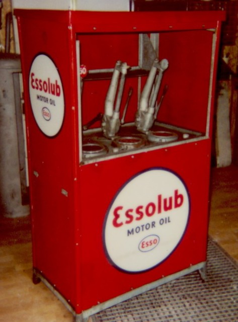 Ölkabinett Essolub,
geöffnet
3 Pumpe