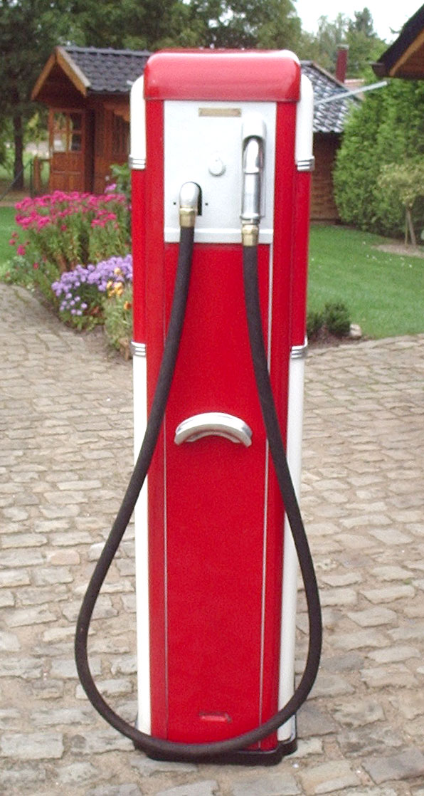Benzin Zapfsäule
Hersteller:
Gilbarco Schwelm
Baujahr: 1951 