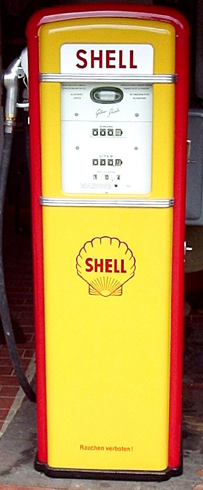 Benzin-Zapfsäule. Hersteller: Gilbarco-Schwelm Baujahr: 1954