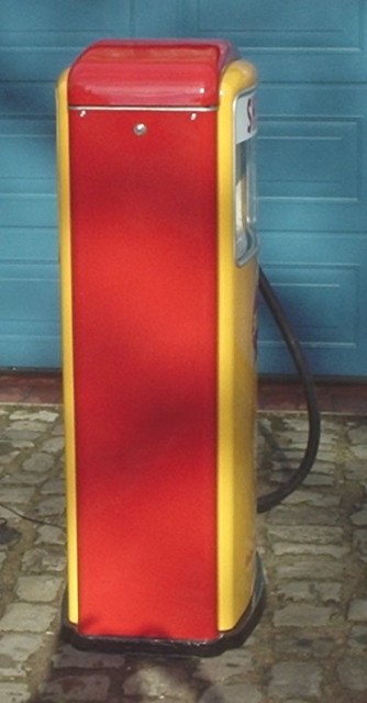 Benzin-Zapfsäule ,Hersteller: Gilbarco Schwelm Baujahr: 1962