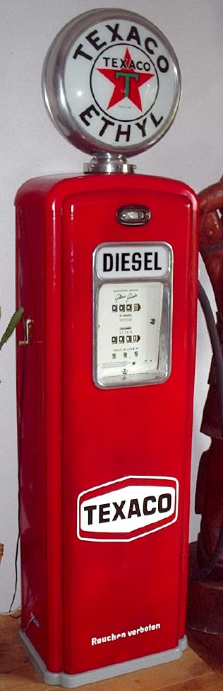 Diesel-Zapfsäule mitGlobe, Hersteller: Scheidt & Bachmann